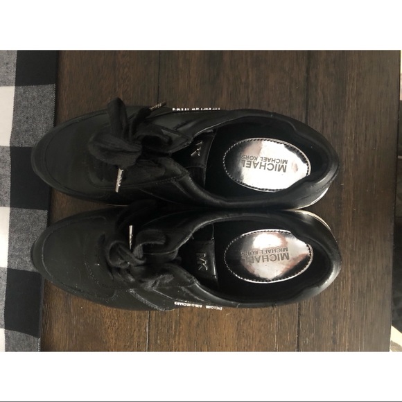 Michael Kors Women's Allie Wrap Trainer Logo Sneakers - Picture 5 of 6